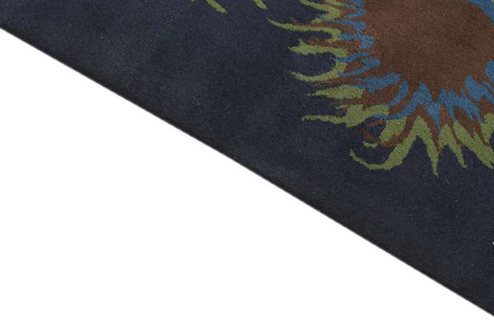 7' 6 x 7' 7 Luna Square Rug