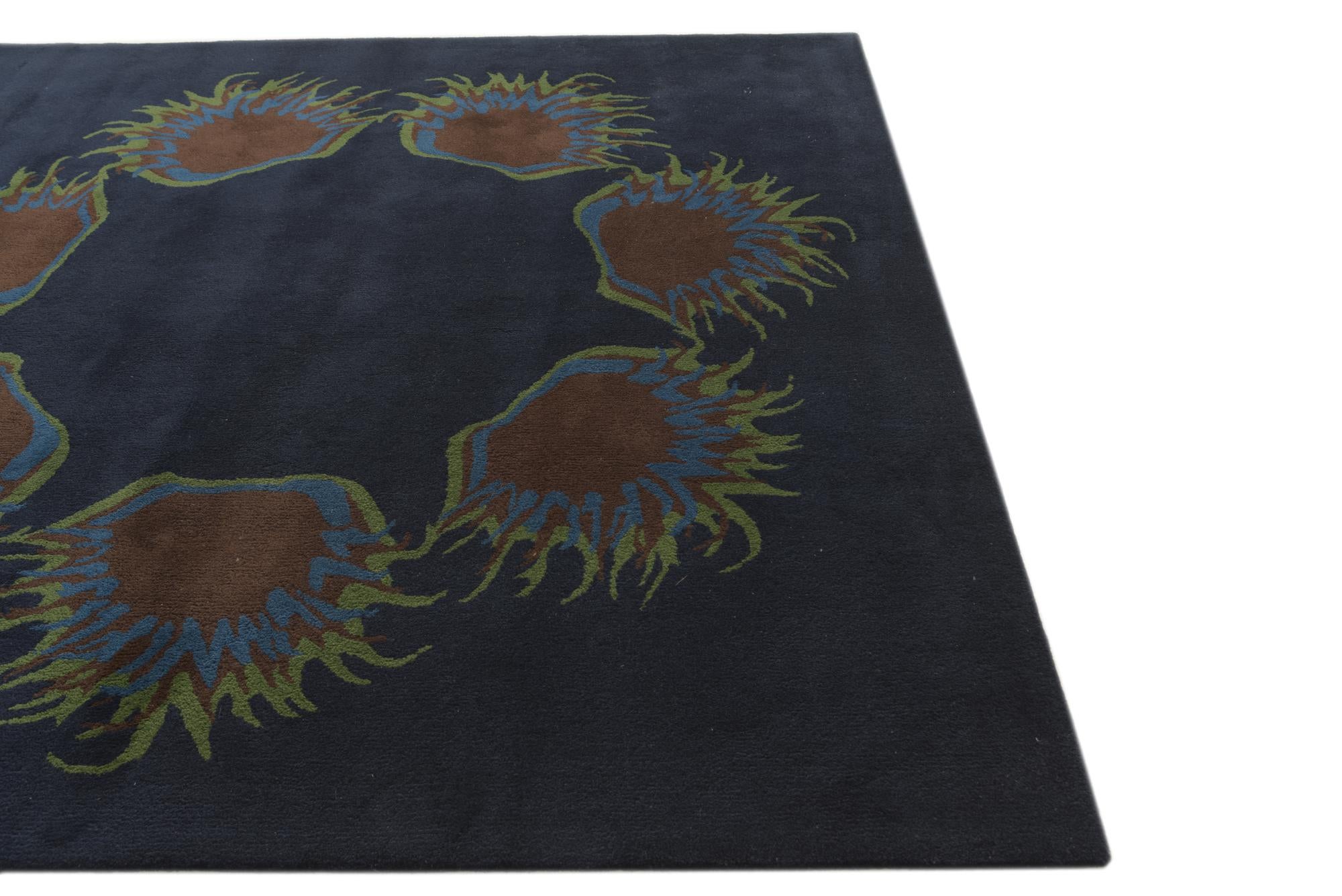 7' 6 x 7' 7 Luna Square Rug