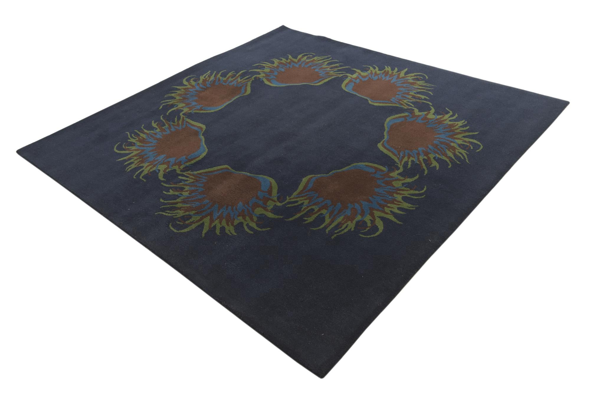 7' 6 x 7' 7 Luna Square Rug