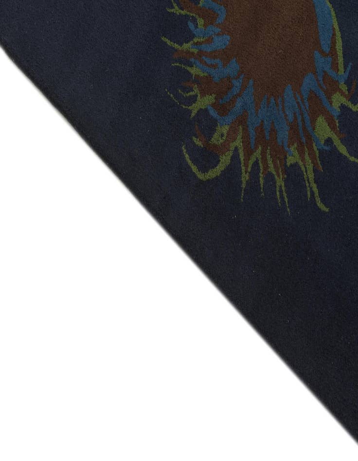 Detail image of 7' 6 x 7' 6 Luna Square Rug