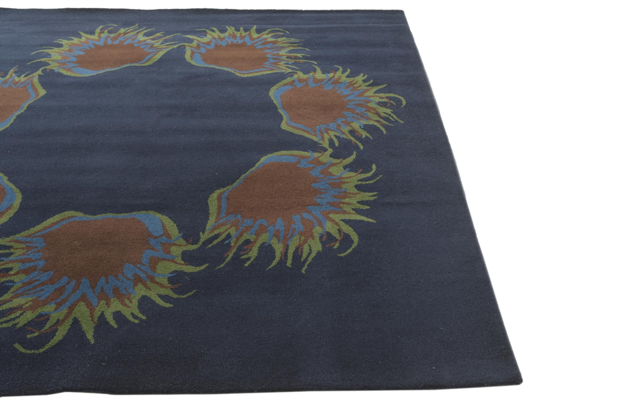 7' 6 x 7' 7 Luna Square Rug