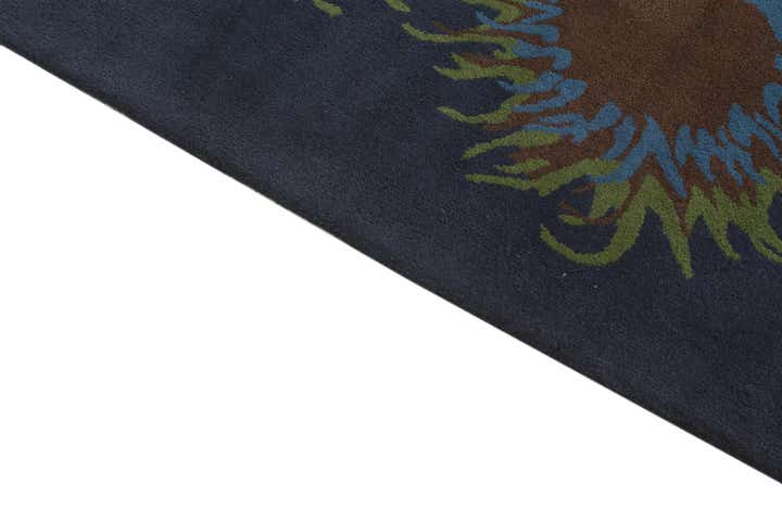7' 6 x 7' 7 Luna Square Rug