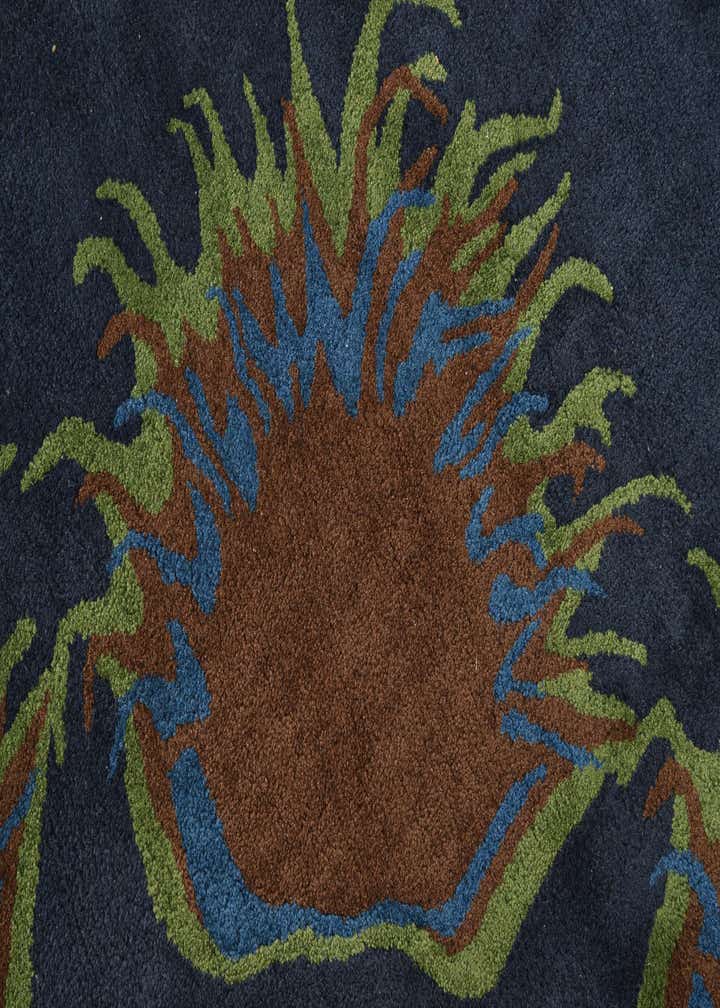 7' 6 x 7' 7 Luna Square Rug