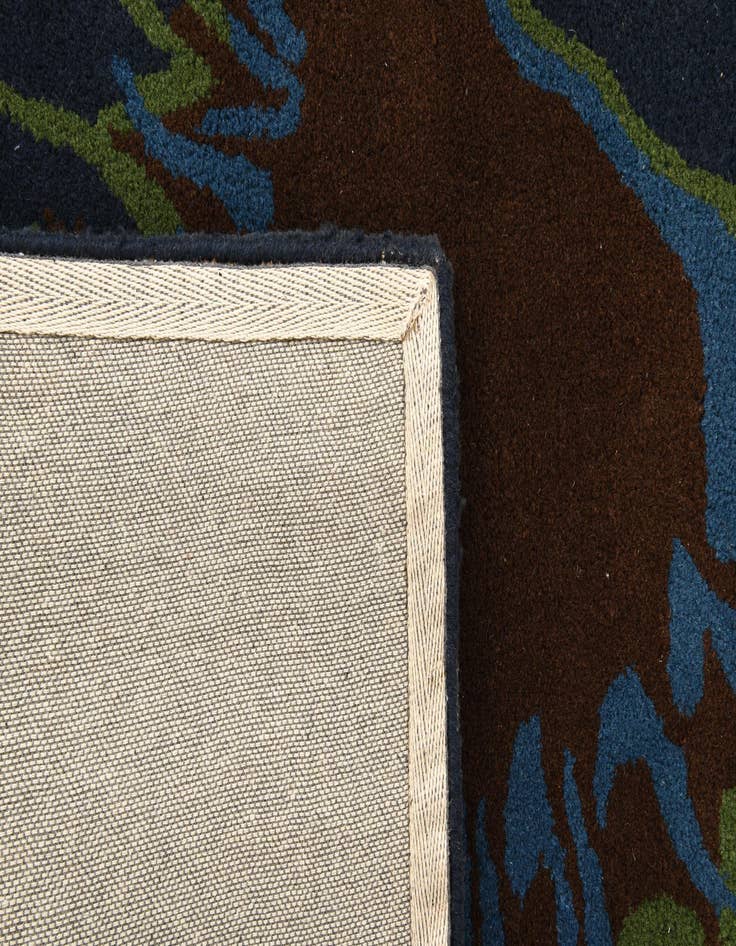 Detail image of 7' 5 x 7' 6 Luna Square Rug