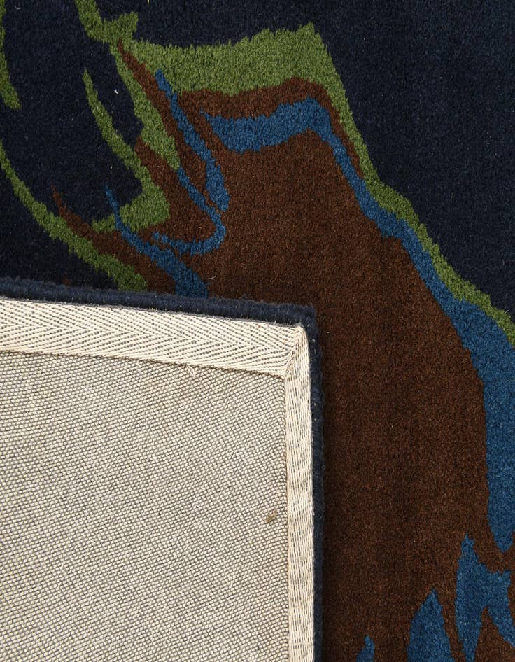 Detail image of 7' 6 x 7' 7 Luna Square Rug