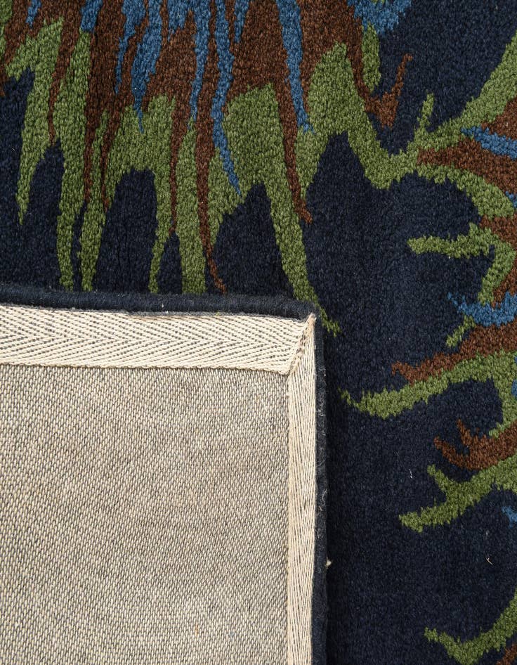 Detail image of 7' 5 x 7' 5 Luna Square Rug