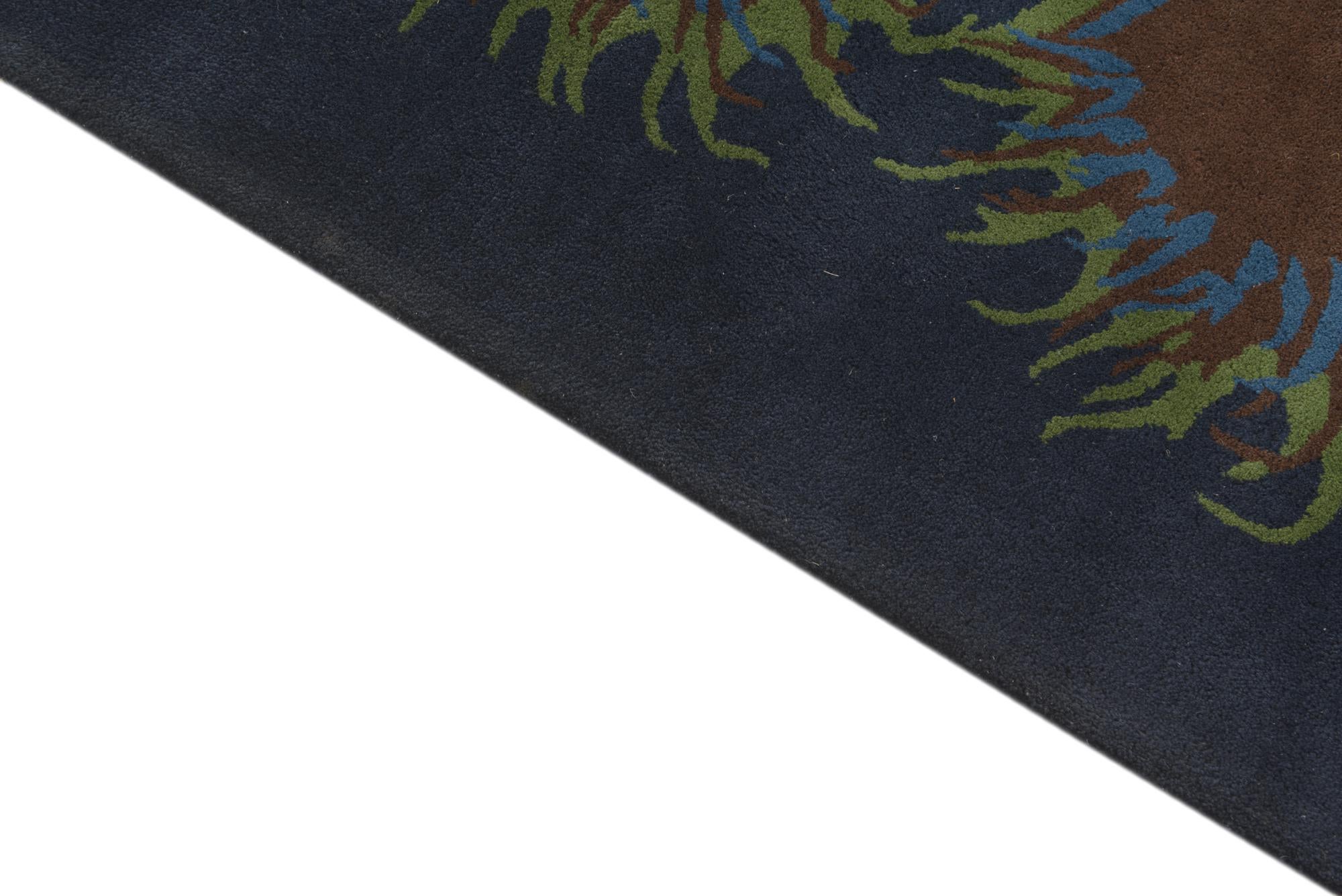 7' 5 x 7' 7 Luna Square Rug