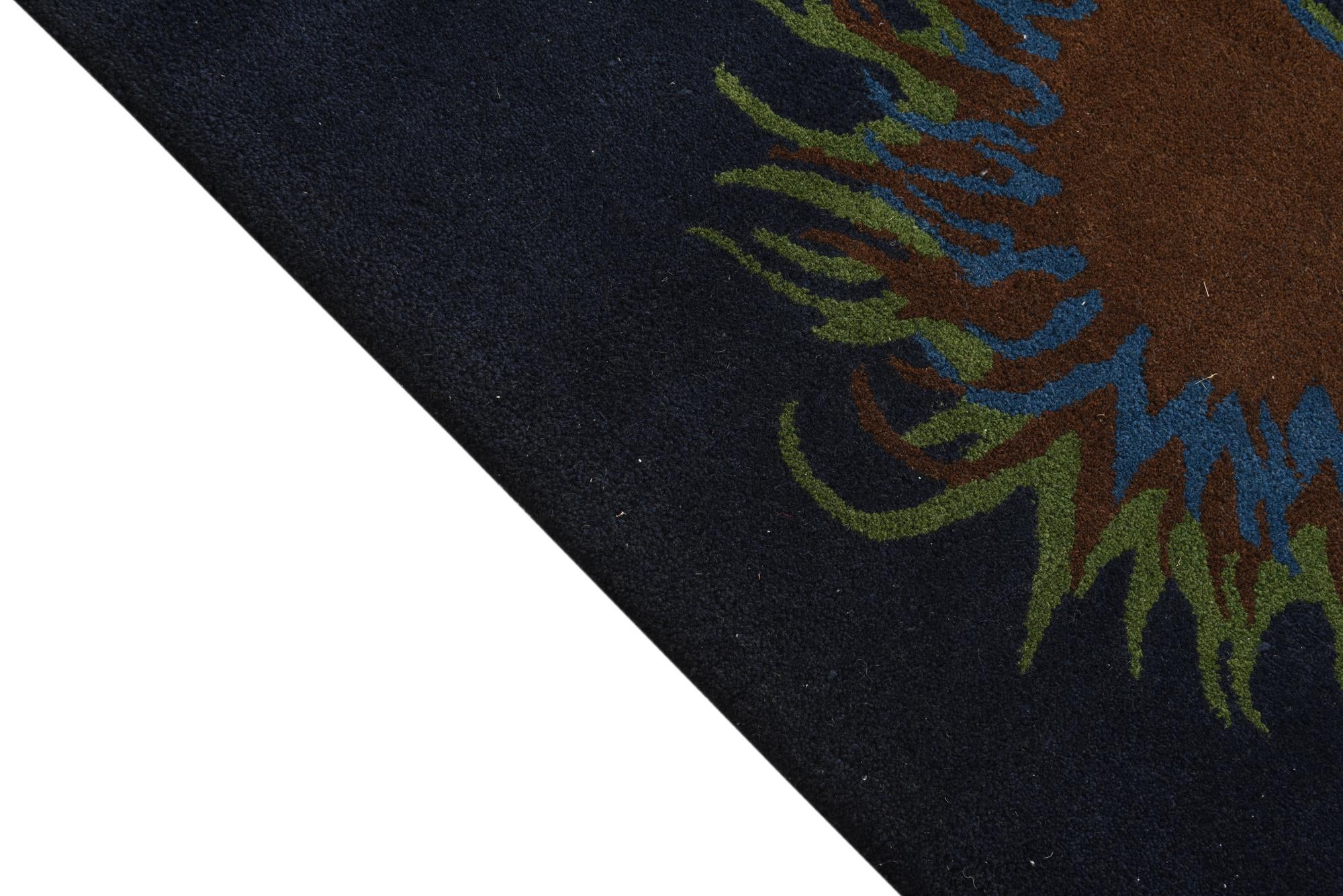 7' 6 x 7' 7 Luna Square Rug