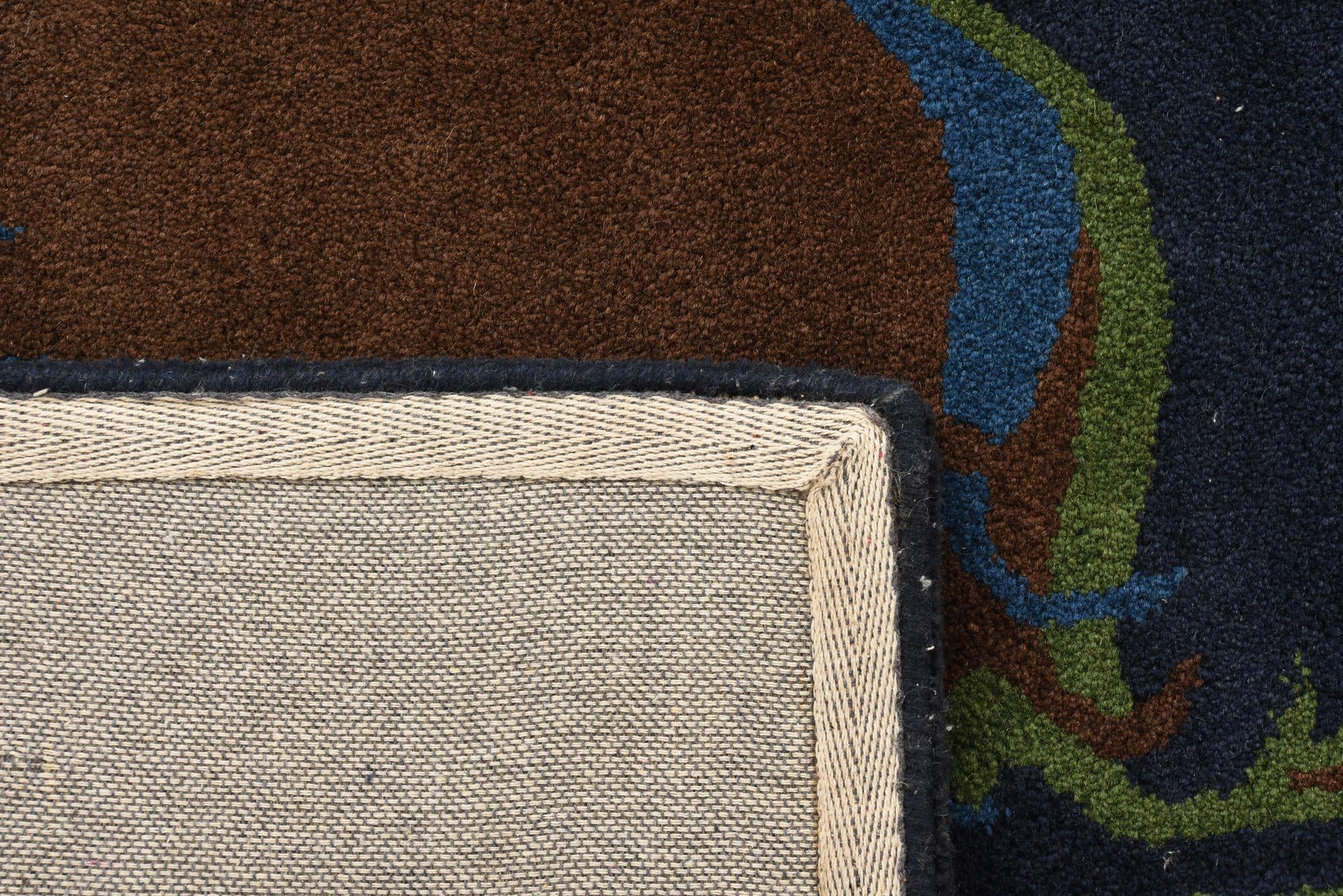 7' 6 x 7' 7 Luna Square Rug