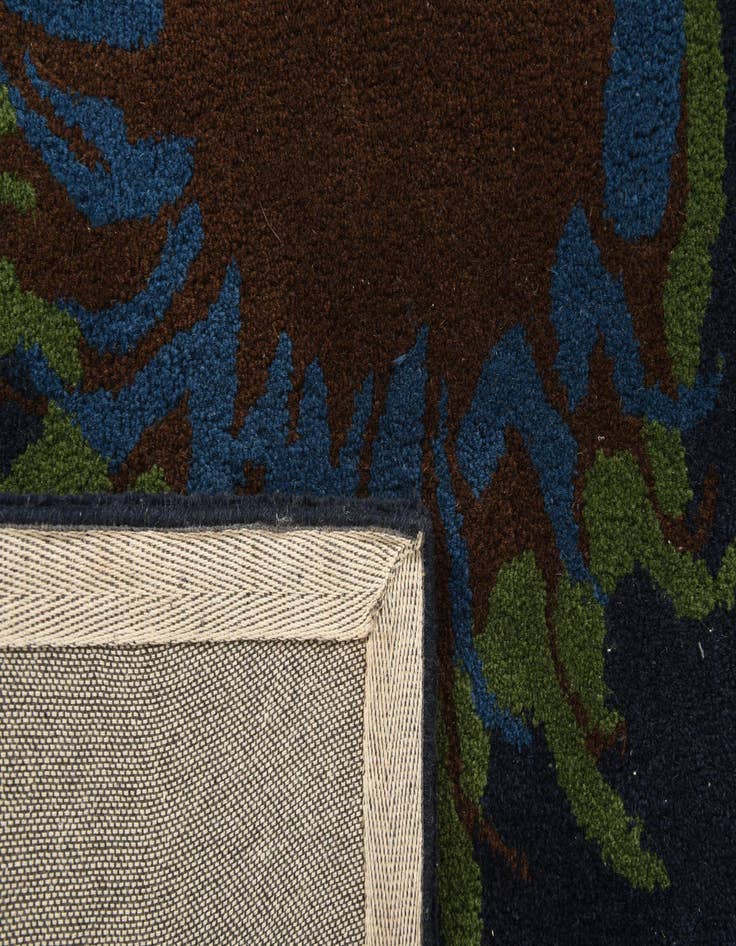 Detail image of 7' 6 x 7' 7 Luna Square Rug