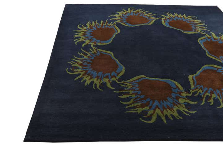 7' 6 x 7' 7 Luna Square Rug