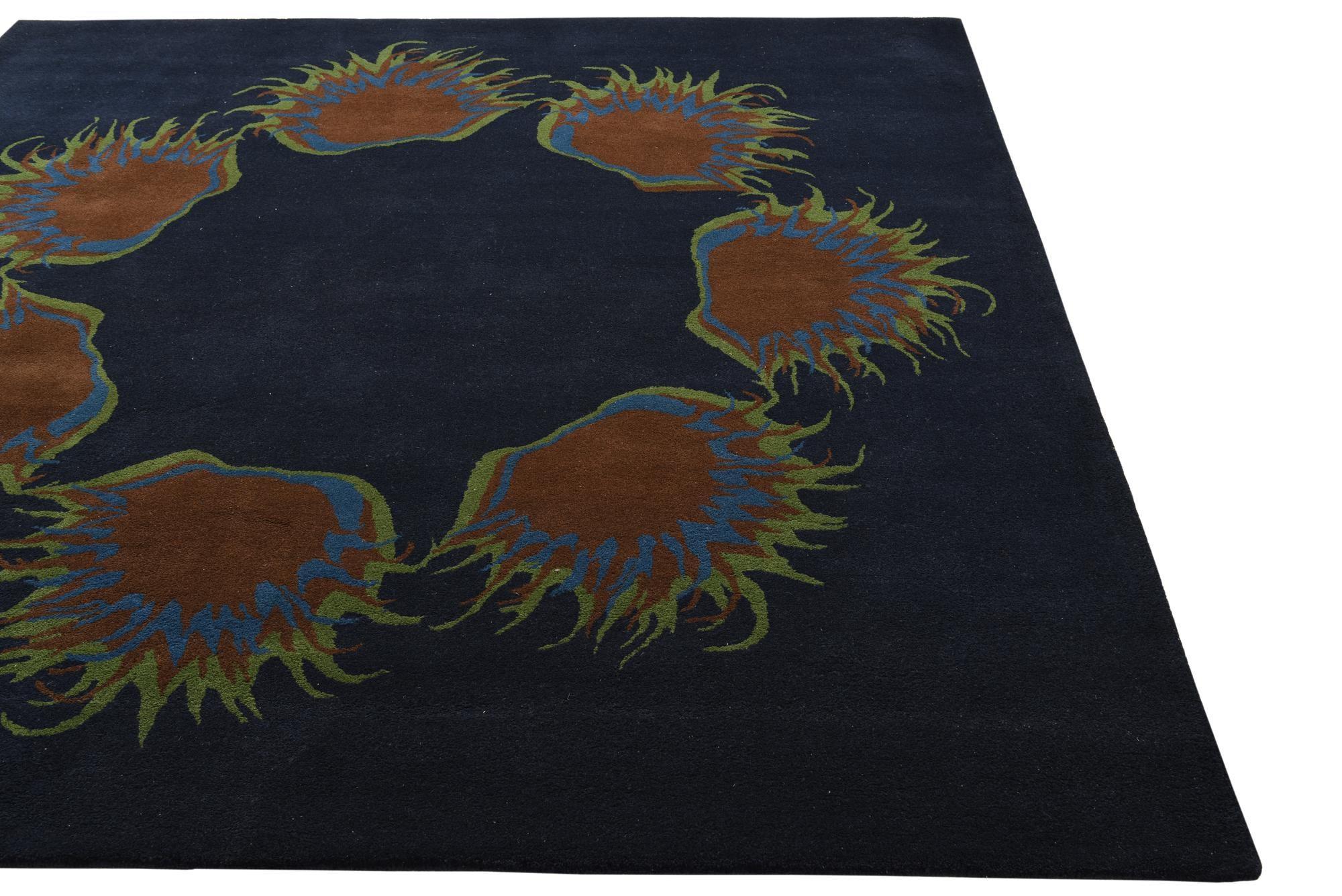 7' 6 x 7' 7 Luna Square Rug