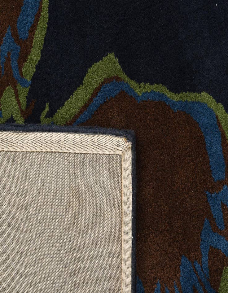 Detail image of 7' 6 x 7' 7 Luna Square Rug