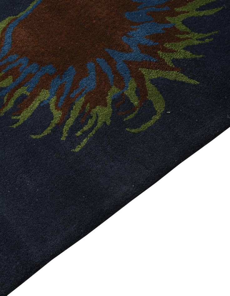 Detail image of 7' 6 x 7' 6 Luna Square Rug