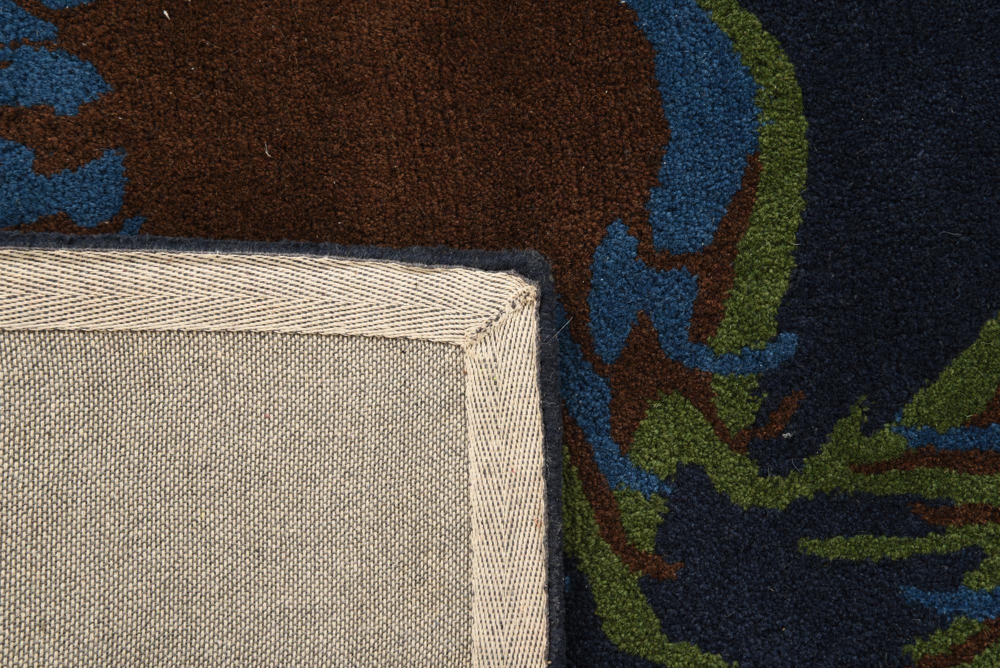 7' 6 x 7' 7 Luna Square Rug