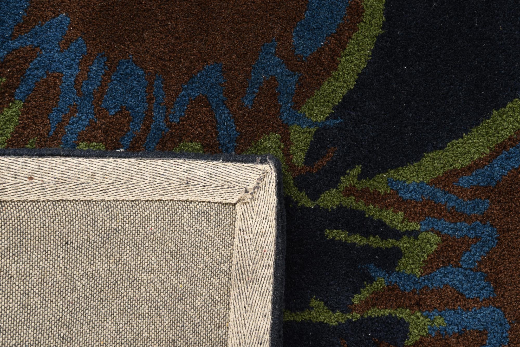 7' 6 x 7' 7 Luna Square Rug