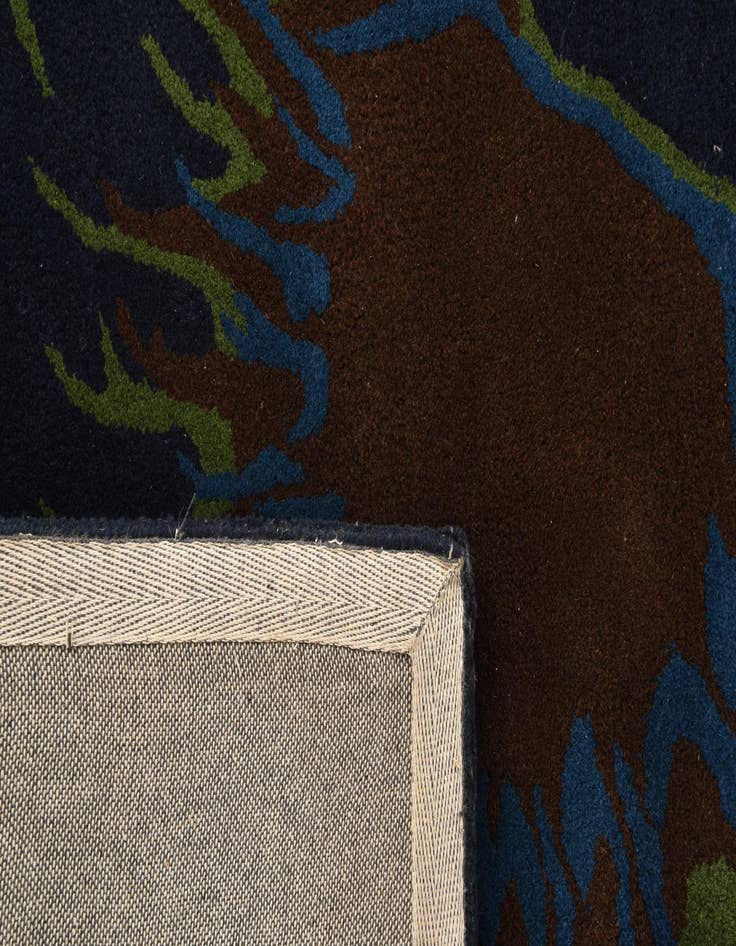Detail image of 7' 5 x 7' 7 Luna Square Rug