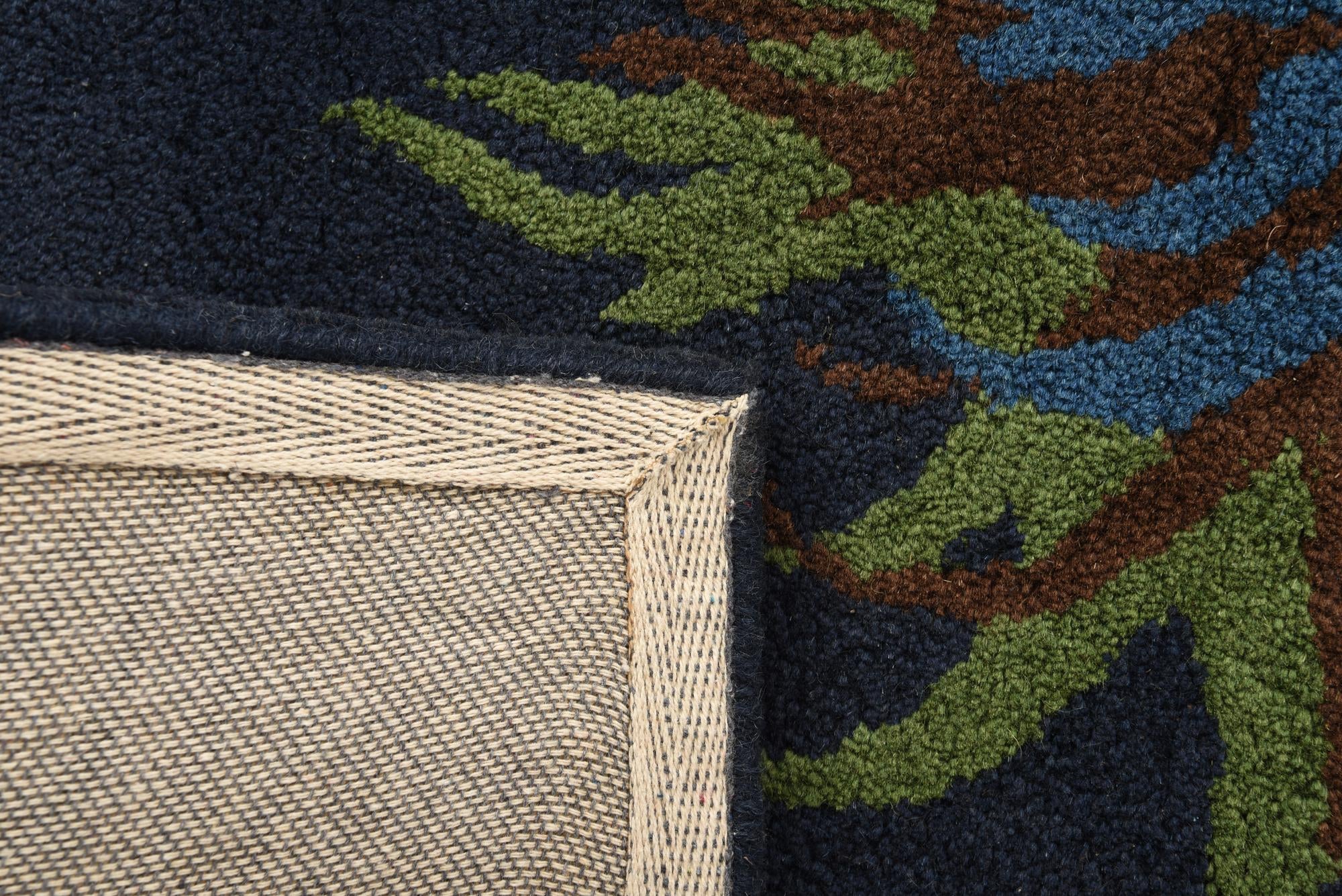 7' 6 x 7' 7 Luna Square Rug