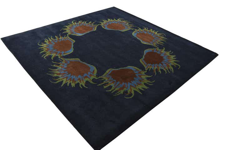 7' 6 x 7' 7 Luna Square Rug