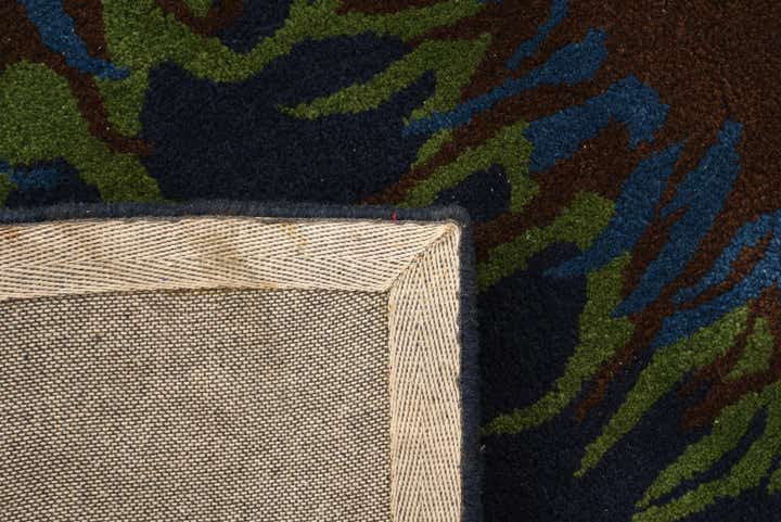 7' 5 x 7' 7 Luna Square Rug