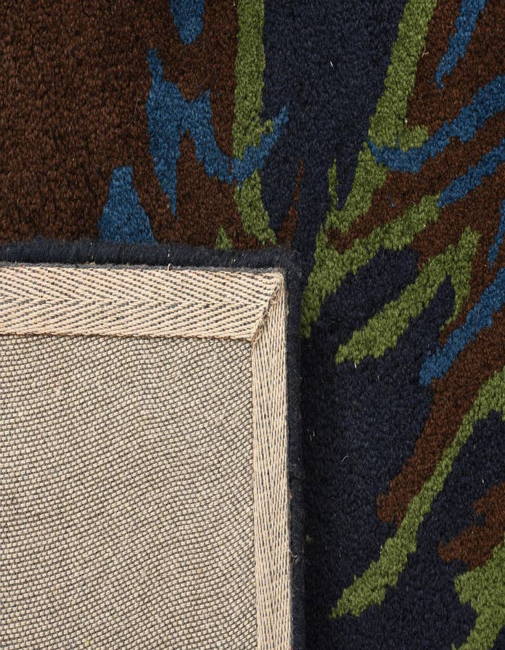 Detail image of 7' 5 x 7' 5 Luna Square Rug