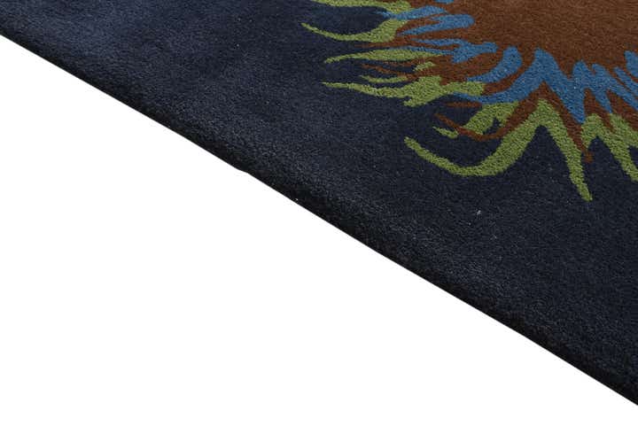 7' 5 x 7' 6 Luna Square Rug