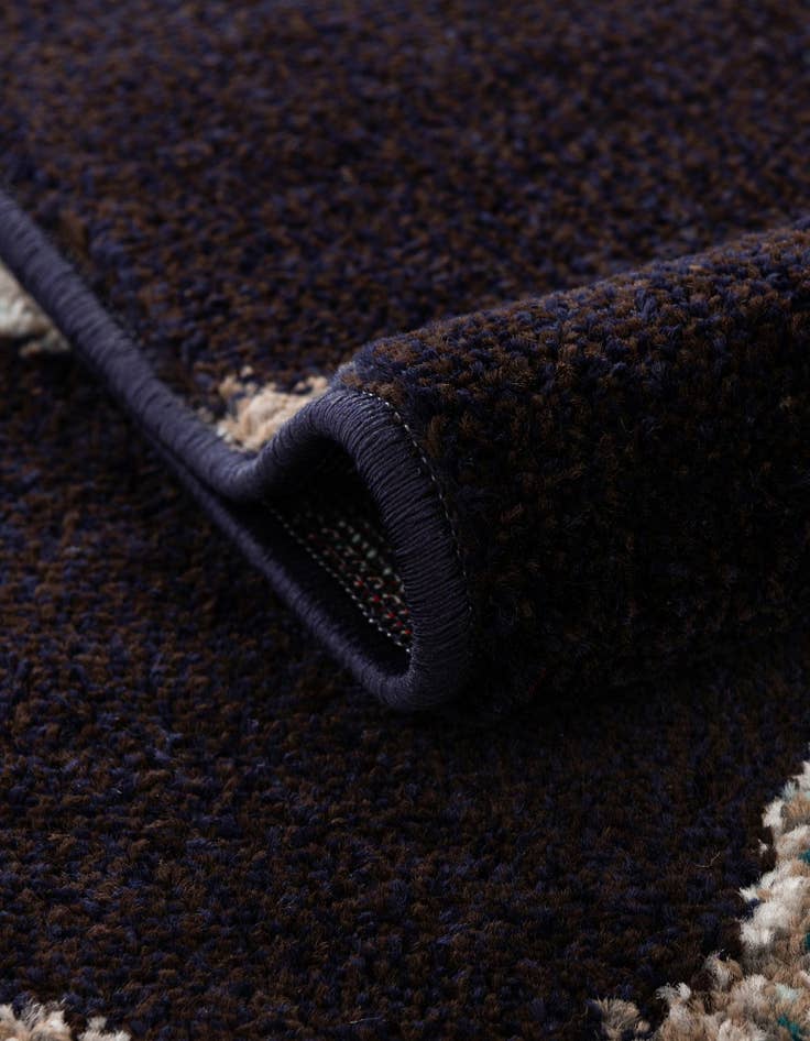 Detail image of 7' 10 x 7' 10 Madeline Square Rug
