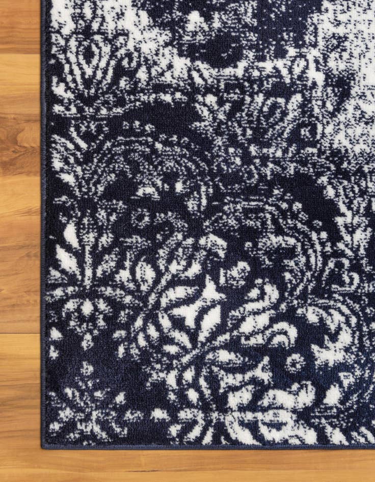 Detail image of 6' x 6' Monte Carlo Square Rug