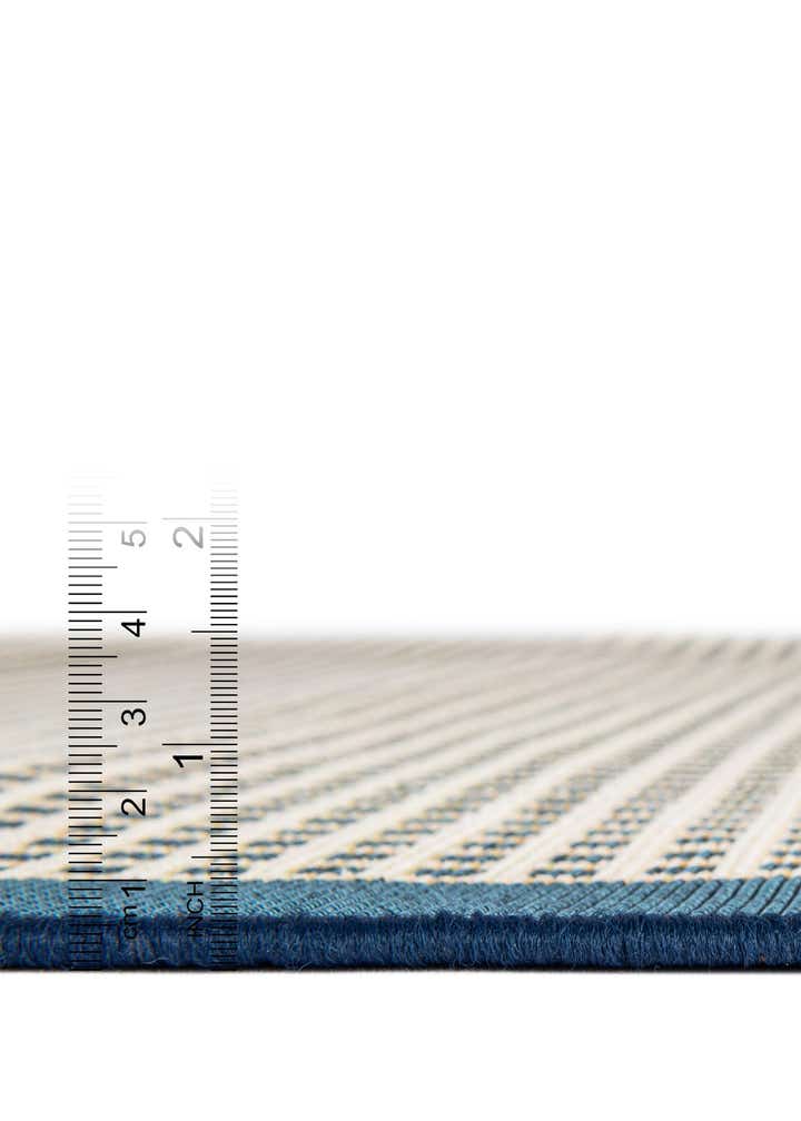 7' 10 x 7' 10 Easy-Clean Border Indoor / Outdoor Square Rug