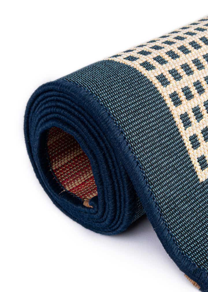 7' 10 x 7' 10 Easy-Clean Border Indoor / Outdoor Square Rug