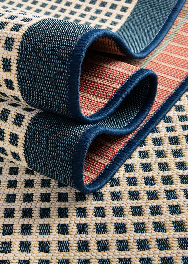 7' 10 x 7' 10 Easy-Clean Border Indoor / Outdoor Square Rug