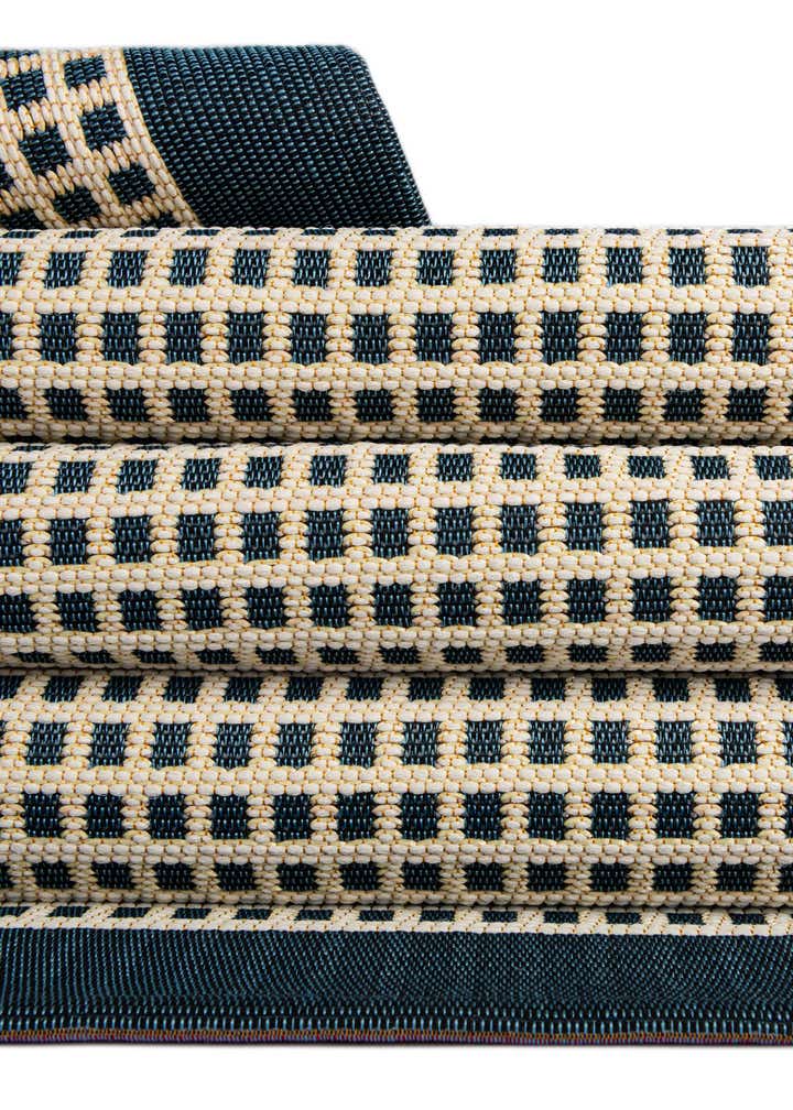 7' 10 x 7' 10 Easy-Clean Border Indoor / Outdoor Square Rug