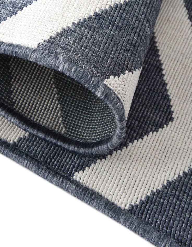 Detail image of 7' 10 x 7' 10  Washable Coastal Indoor / Outdoor Square Rug