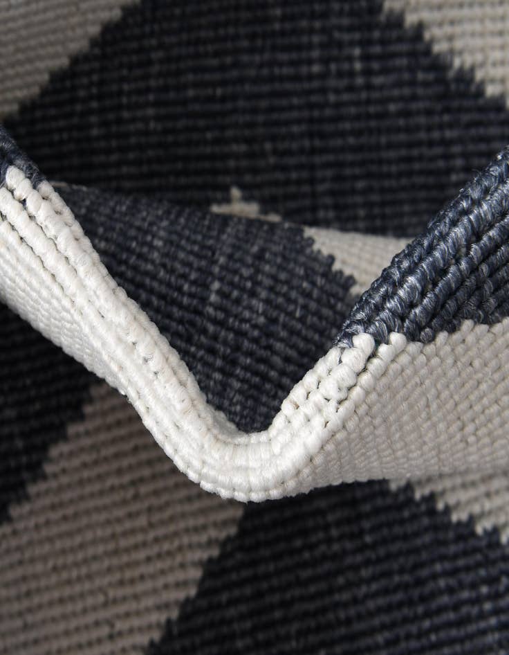 Detail image of 7' 10 x 7' 10  Washable Coastal Indoor / Outdoor Square Rug