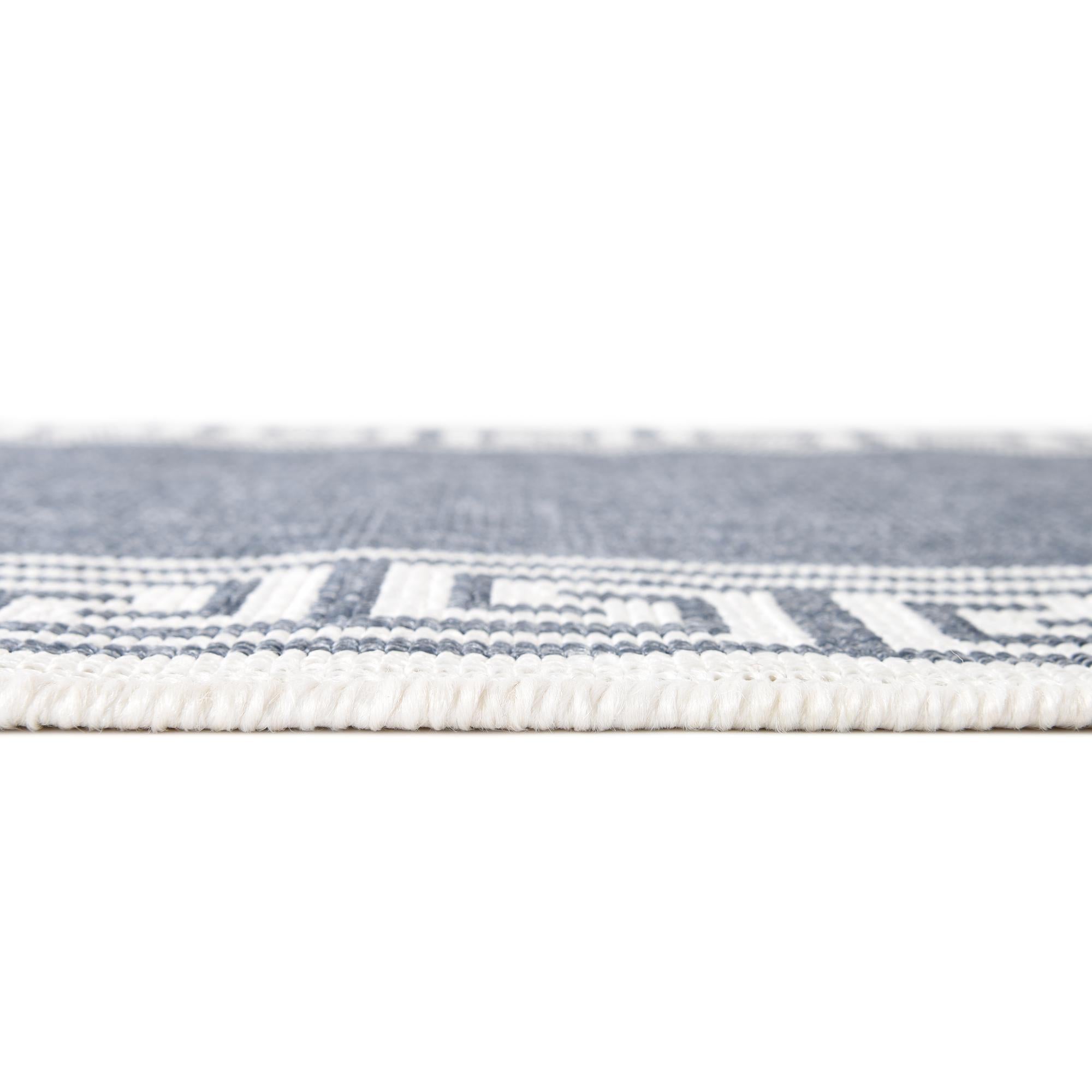 7' 10 x 7' 10 Easy-Clean Coastal Indoor / Outdoor Square Rug