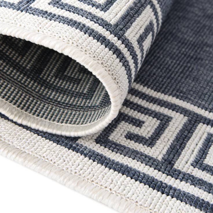 Detail image of 7' 10 x 7' 10 Easy-Clean Coastal Indoor / Outdoor Square Rug