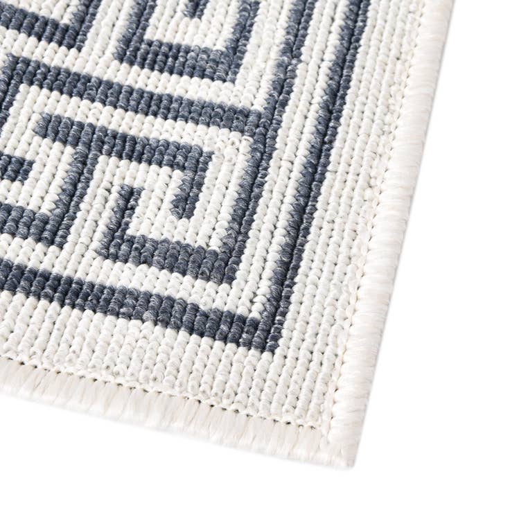 Detail image of 7' 10 x 7' 10 Easy-Clean Coastal Indoor / Outdoor Square Rug
