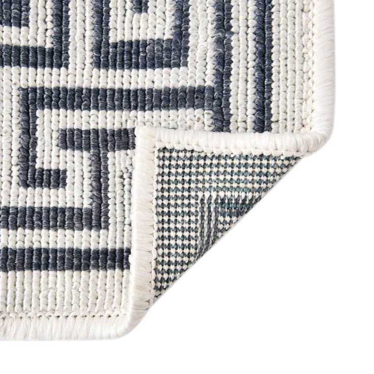 Detail image of 7' 10 x 7' 10 Easy-Clean Coastal Indoor / Outdoor Square Rug