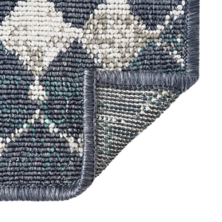 Detail image of 7' 10 x 7' 10 Easy-Clean Lattice Indoor / Outdoor Square Rug