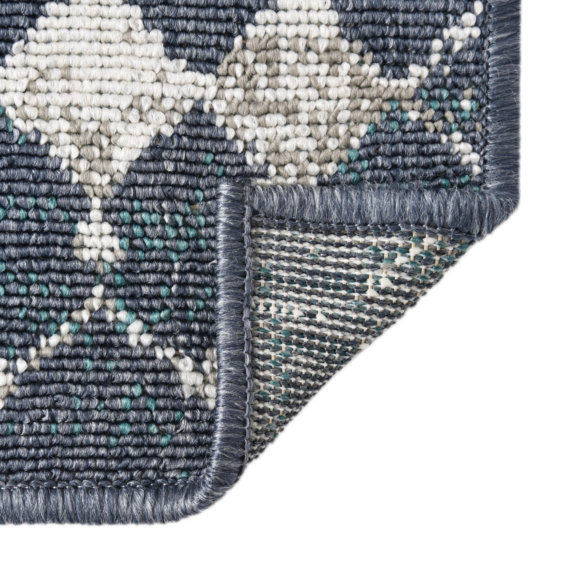 7' 10 x 7' 10 Easy-Clean Trellis Indoor / Outdoor Square Rug