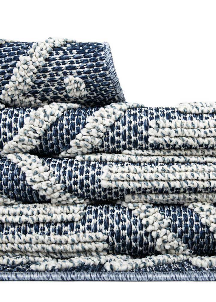 7' 10 x 7' 10 Easy-Clean Trellis Indoor / Outdoor Square Rug