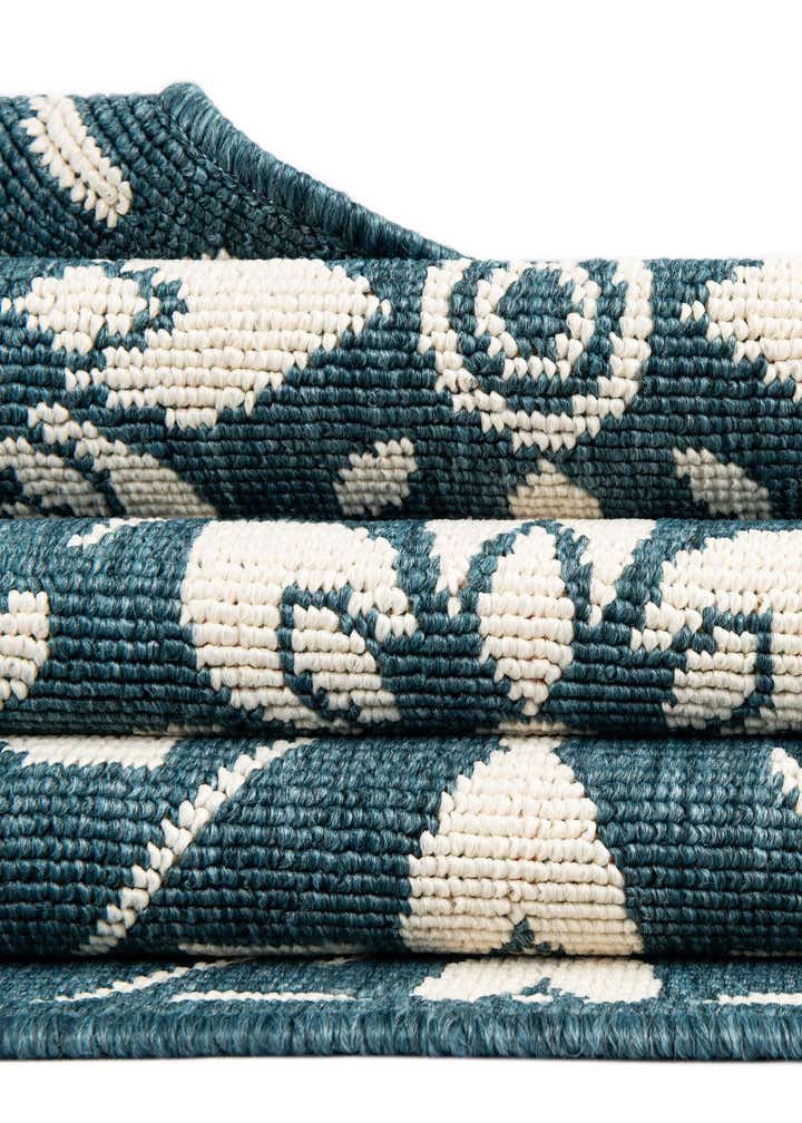 7' 10 x 7' 10 Easy-Clean Trellis Indoor / Outdoor Square Rug
