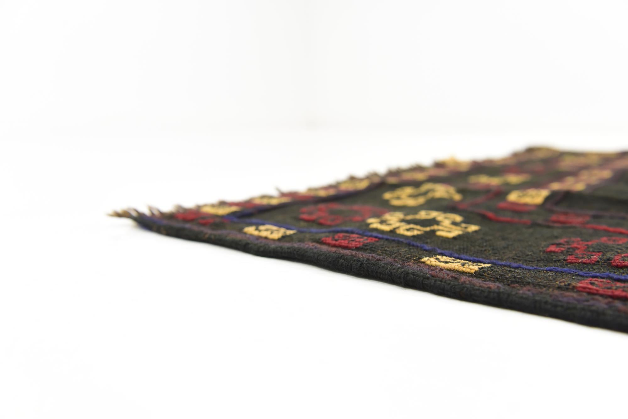 3' 10 x 4' Hand Knotted Sumak Wool Square Rug