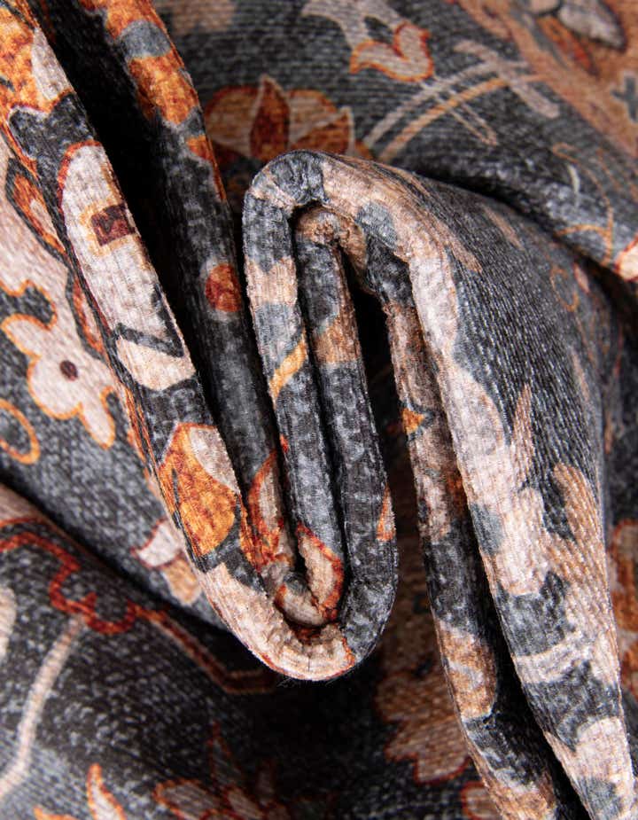 7' 10 x 7' 10 Washable Timeless Square Rug