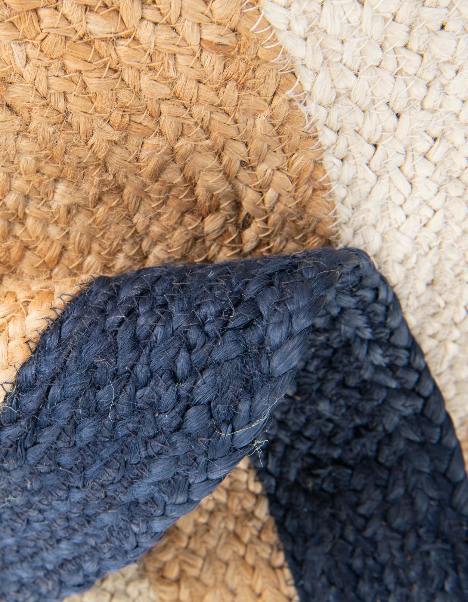 4' 1 x 4' 1 Handmade Braided Jute Round Rug