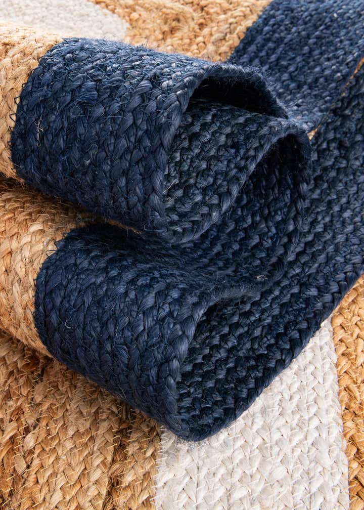 6' 1 x 6' 1 Handmade Braided Jute Round Rug