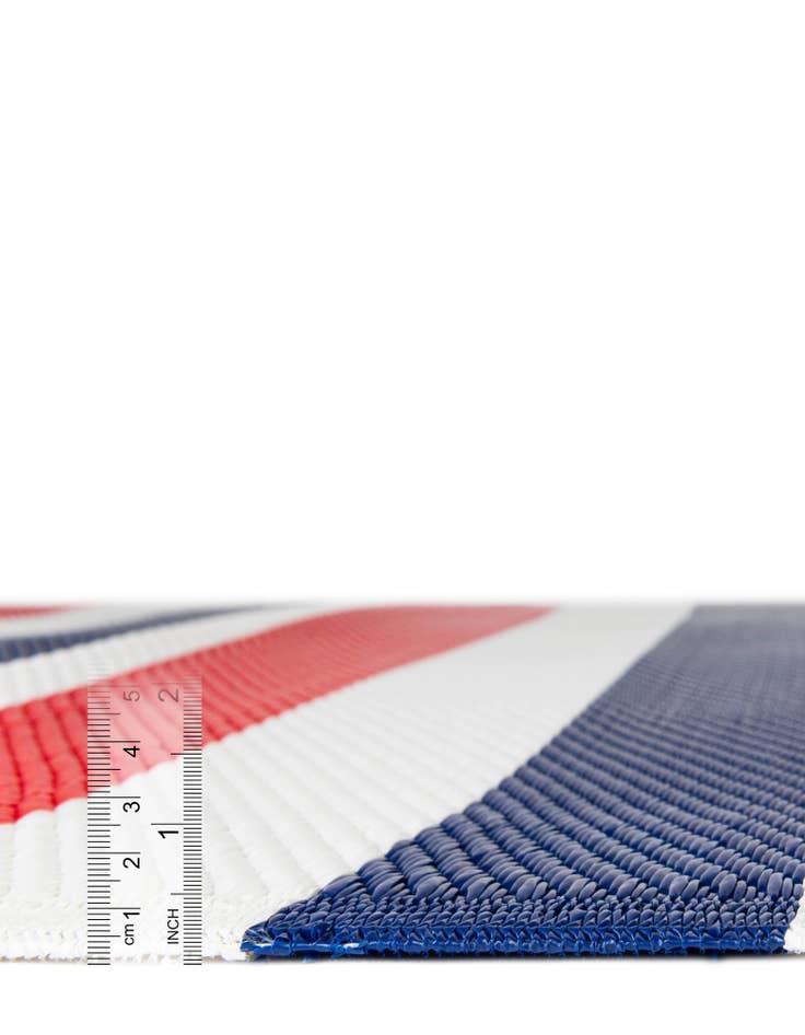 Detail image of 4' x 6' Easy-Clean Vista Breeze Indoor / Outdoor Rug
