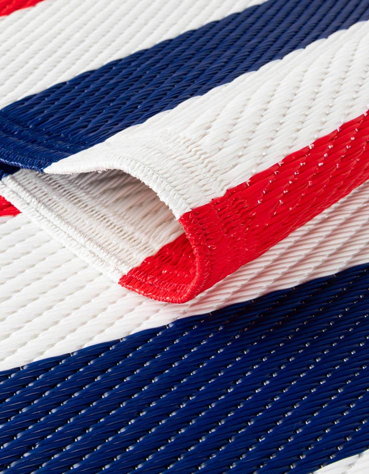 Detail image of 7' 10 x 10'  Washable Vista Breeze Indoor / Outdoor Rug