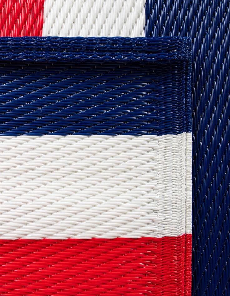 Detail image of 7' 10 x 10'  Washable Vista Breeze Indoor / Outdoor Rug