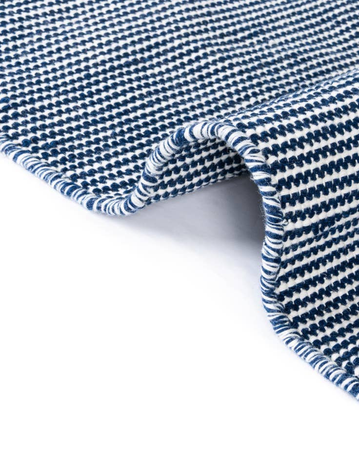 Detail image of 2' 2 x 3' 1  Washable Jill Zarin Palm Springs Indoor / Outdoor Rug